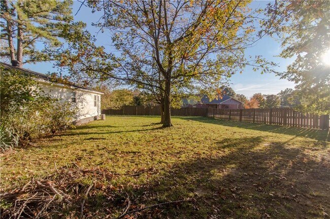 Building Photo - 1760 Pine Woods Rd