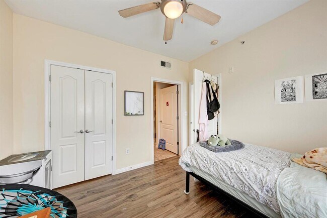 Building Photo - 2505 San Gabriel St