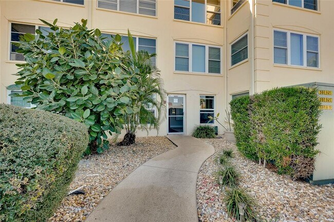 Building Photo - 3806 Gulf of Mexico Dr