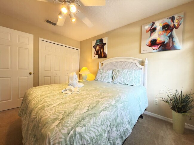 Building Photo - 900 Oxford Dr