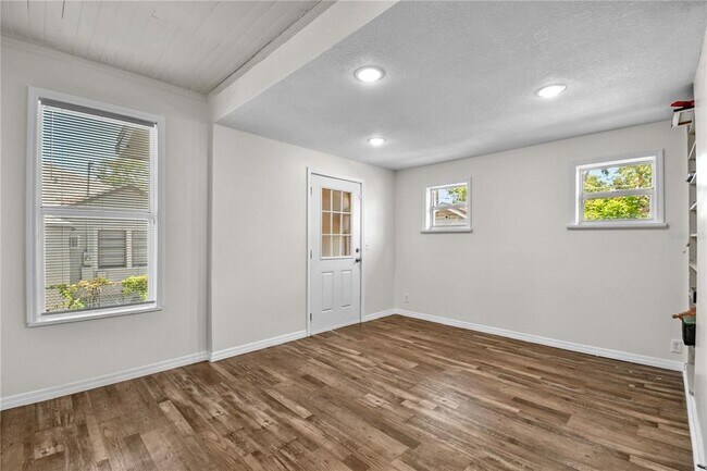 Building Photo - 766 13th Ave S