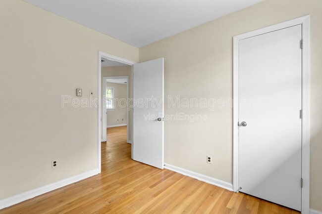 Building Photo - 4830 Kinloch Ln