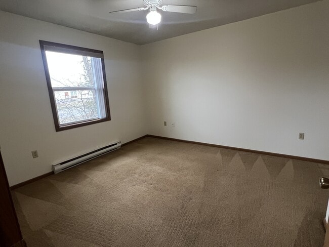 Building Photo - 2550 New Pine Dr
