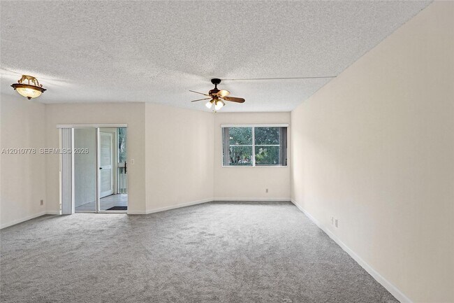 Building Photo - 9901 Westview Dr