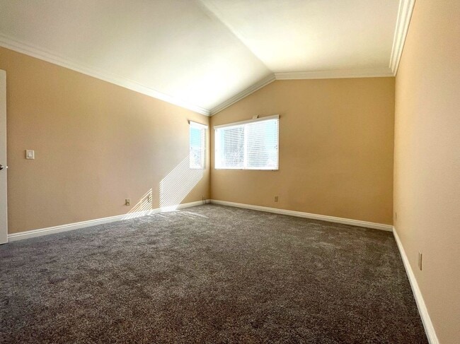 Building Photo - 15531 Oakhurst St