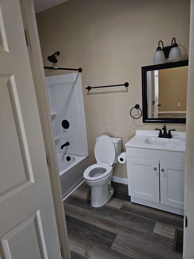 Building Photo - 1911 9th Ave N