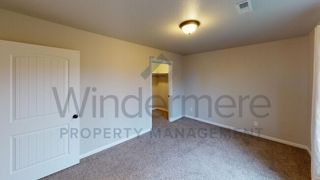 Building Photo - Evan41