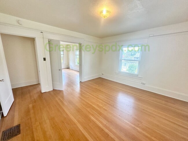 Building Photo - Gorgeous Top Level of Huge Craftsman House!