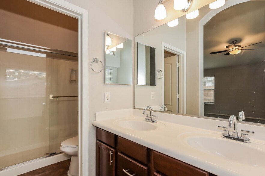 Building Photo - 16755 W Polk St