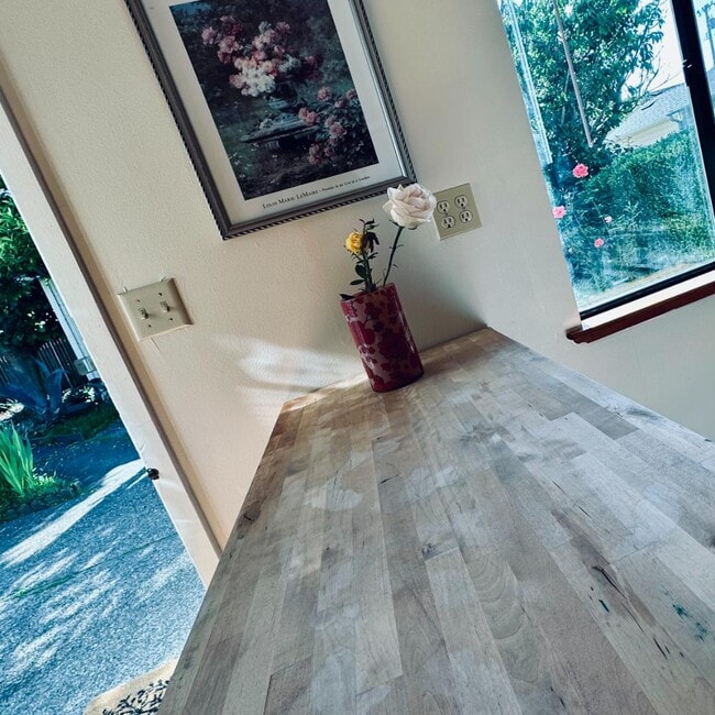 Building Photo - 327 Woodland Park