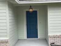 Building Photo - 3/2 (Northwood Oaks) Beautiful split floor plan home with custom brick accents and large landscap...