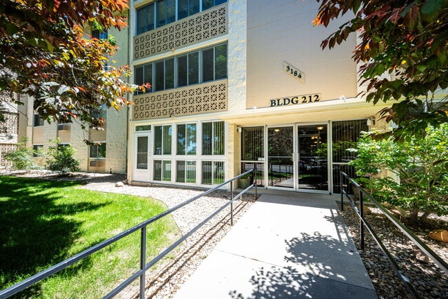 Building Photo - 3184 S Heather Gardens Way