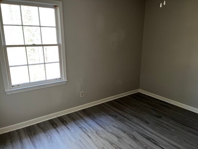 Building Photo - 150 Timber Valley Ln