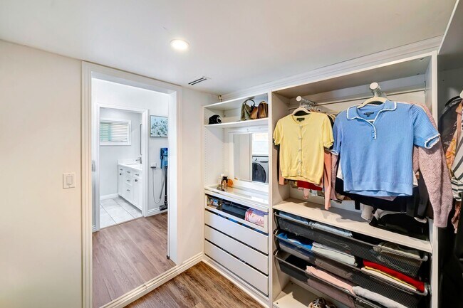 Building Photo - 7847 Apperson St