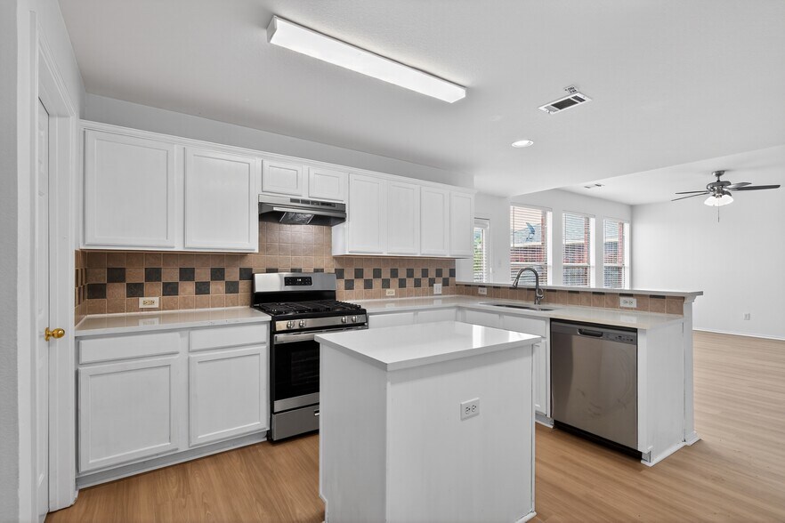 Building Photo - 2125 Elm Falls Pl