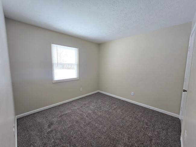 Building Photo - Nice, Recently Renovated, 3 Bedrooms, 1 Bath, Brick Ranch Home available Now! Located on a Cul de...