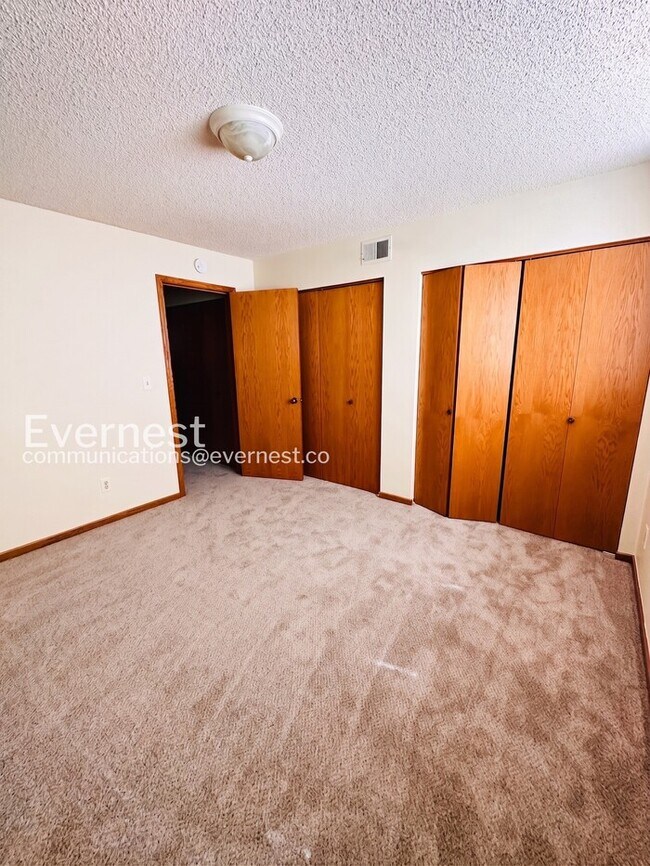 Building Photo - 2 Bed, 1 Bath Condo with Modern Amenities / Available Soon!