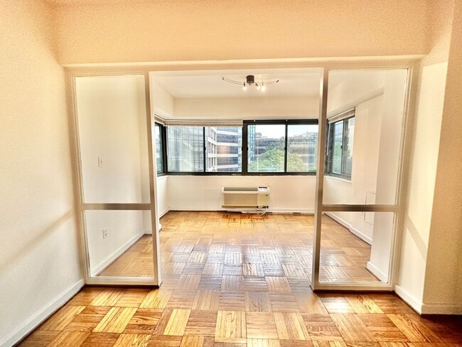 Building Photo - Foggy Bottom Spacious Studio w/Solarium Close to GWU, World Bank, GW Hospital