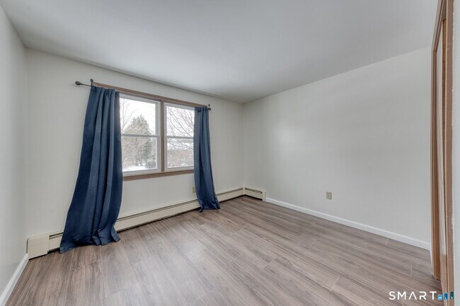 Building Photo - 5 Cutler Ln