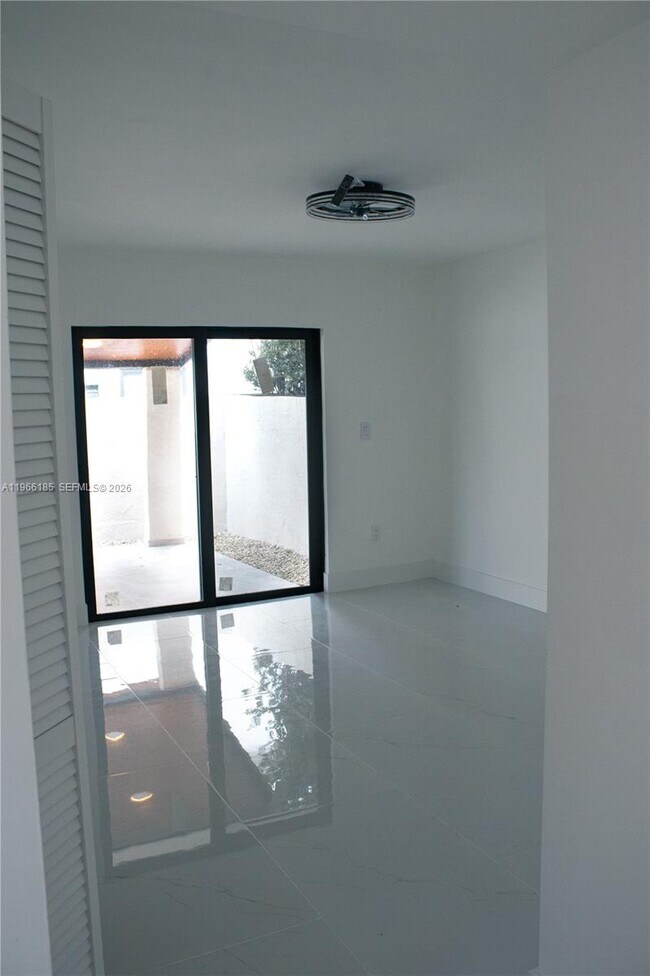 Building Photo - 10433 SW 118th Ct