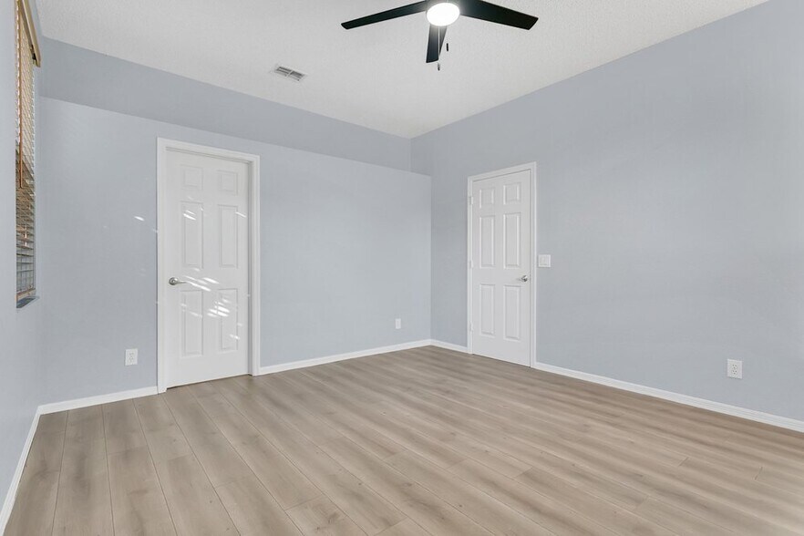 Building Photo - 8102 Country Run Pky