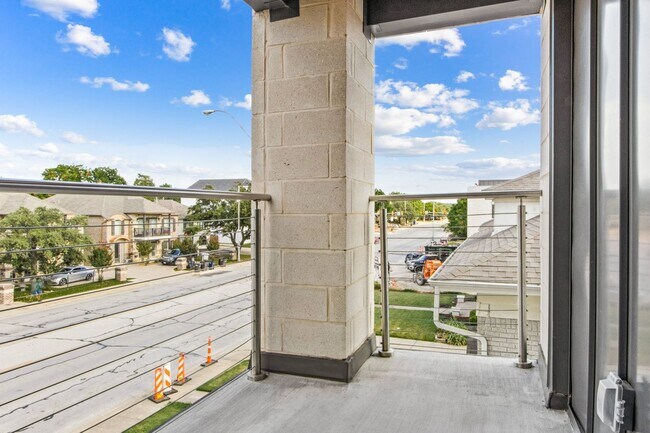 Building Photo - 3228 S University Dr
