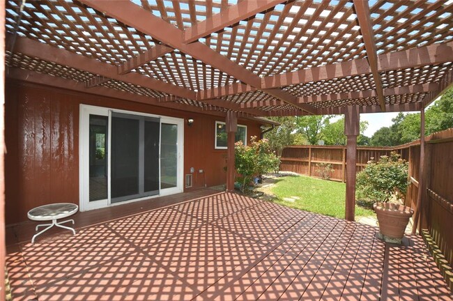 Building Photo - 703 Flower Field Ct