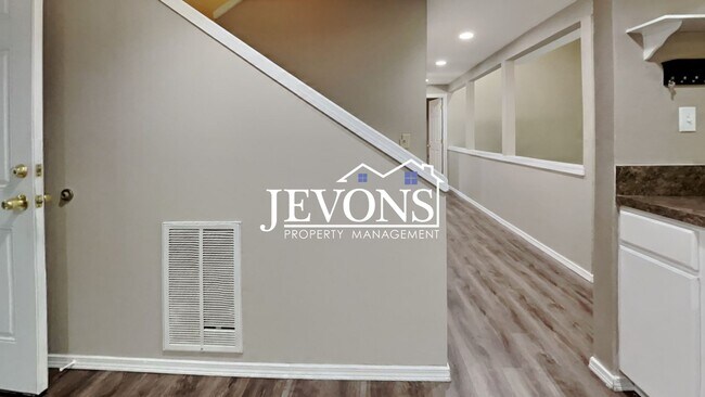 Building Photo - Charming 3-bedroom single-family home with...
