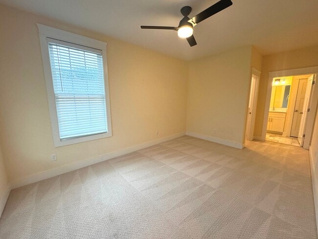 Building Photo - BEACH HOME! 4/4.5 with 3 car garage