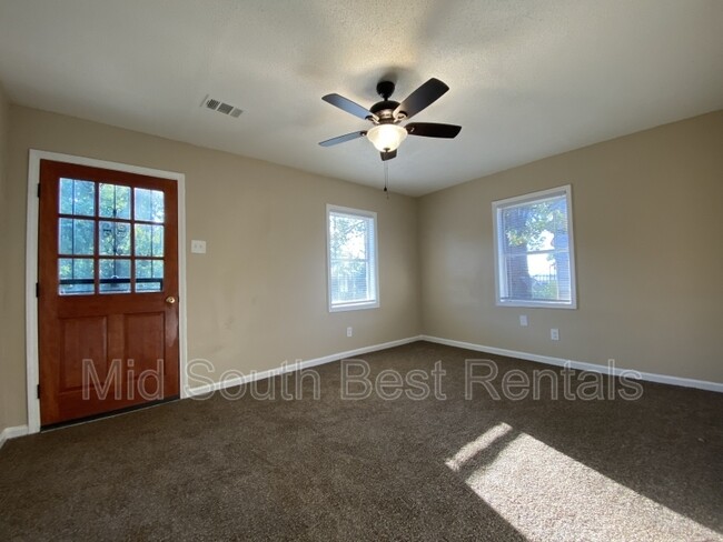 Building Photo - 2119 Benford St
