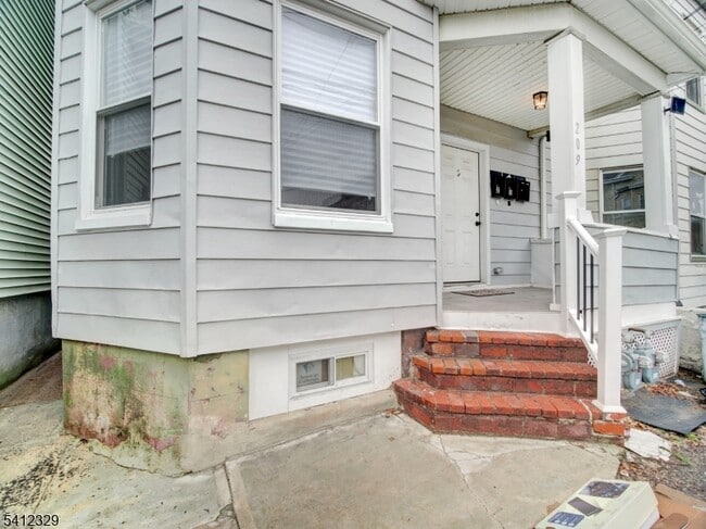 Building Photo - 209 N 4th St