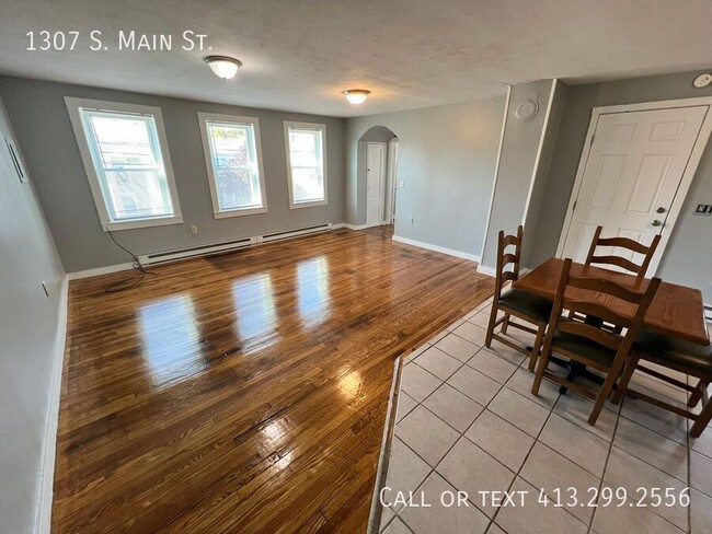 Building Photo - 1307 S Main St