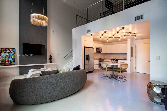 Building Photo - 1060 Brickell Ave