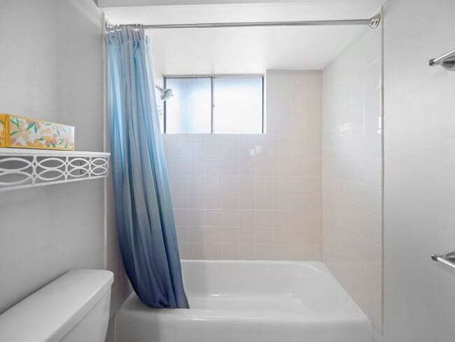 Building Photo - Modern Comfort: 1-Bedroom Apartment with B...