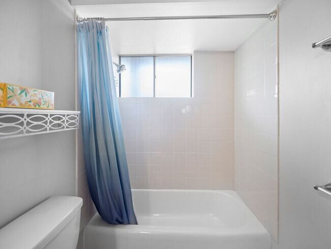 Building Photo - Modern Mid-Century Comfort: 1-Bedroom Apar...