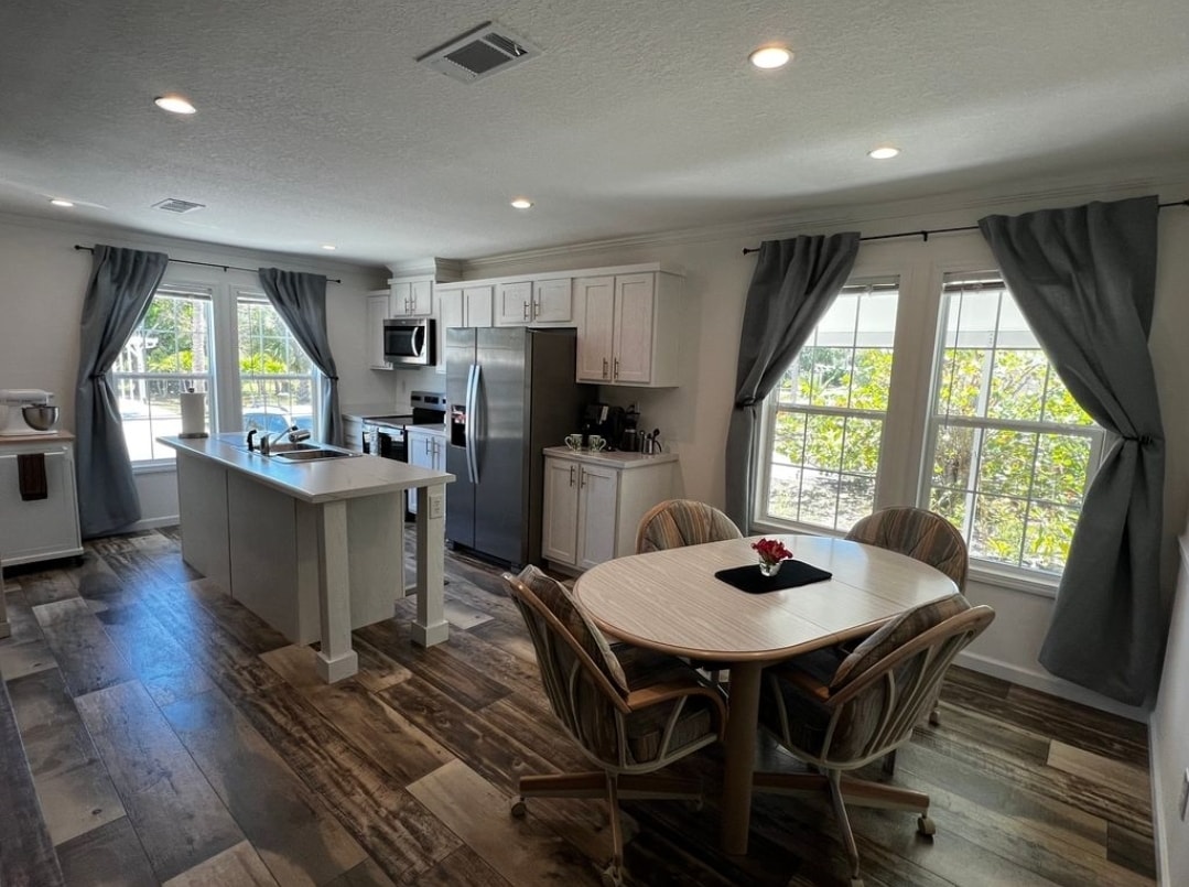 Building Photo - 415 Plover Dr