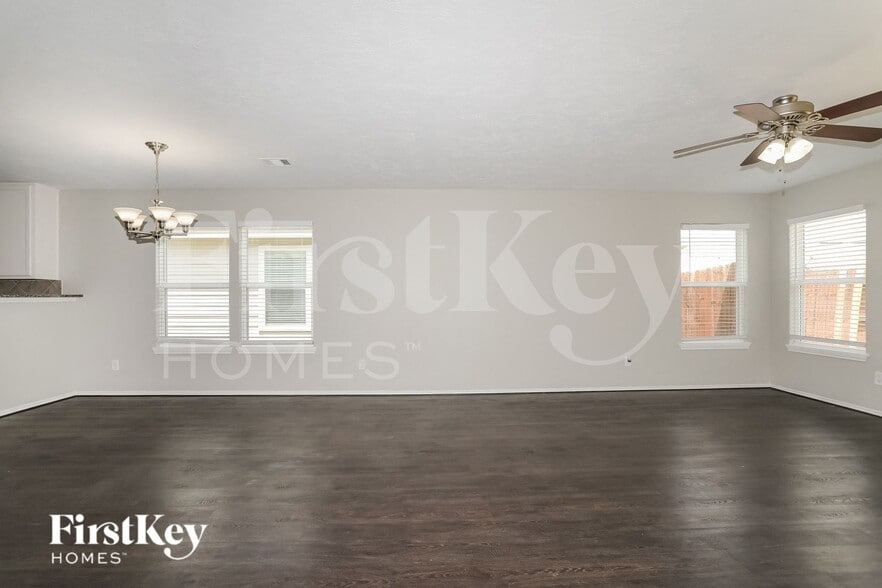 Building Photo - 15406 Boulder Hollow Ln