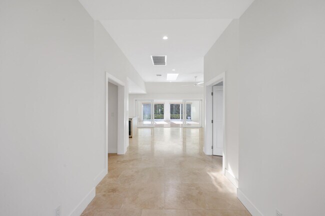 Building Photo - 1386 S Atlantic Dr