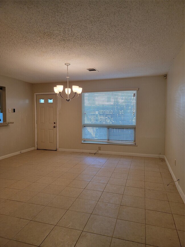Building Photo - 2139 Shiveley Cir