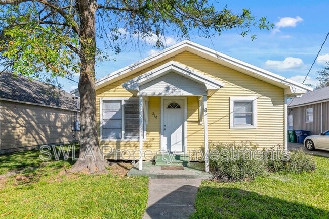 Primary Photo - 218 E Thomas St