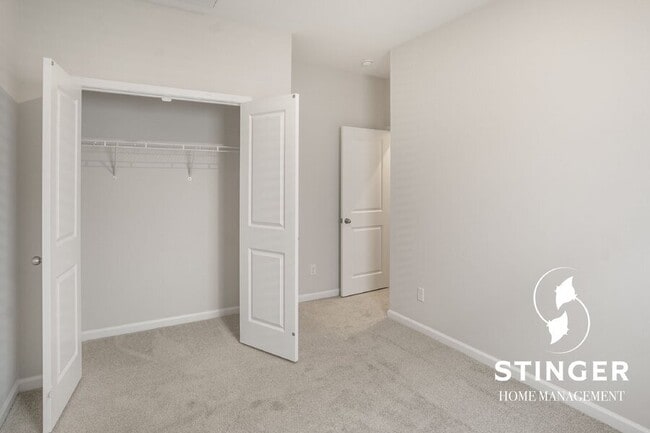 Building Photo - 585 Dreher Dr