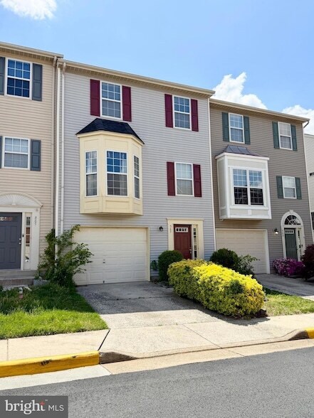 Building Photo - 565 Tuliptree Square NE