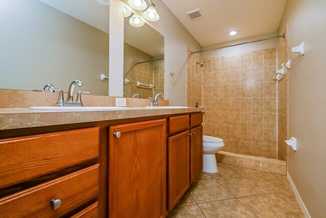 Building Photo - 1771 Williamsburg Dr