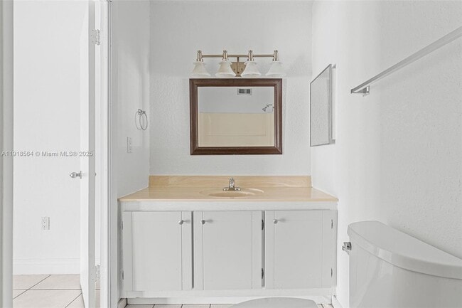 Building Photo - 15504 Sharpecroft Dr