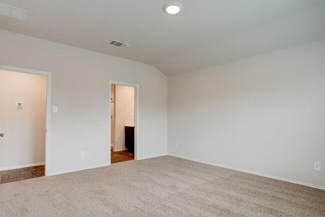 Building Photo - 121 Roanwood Dr