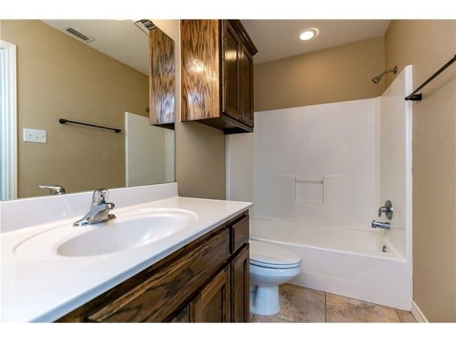 Bathroom - 7252 Mansions Dr