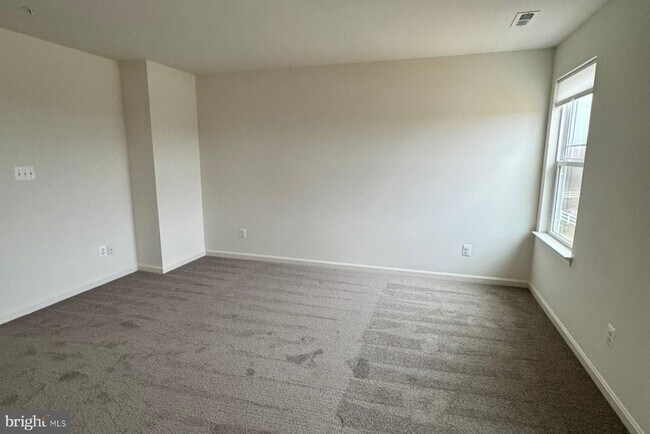 Building Photo - 2541 Westwind Blvd