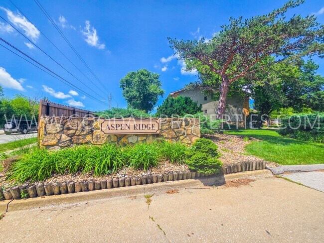 Building Photo - Summer Leasing Special: $995/month 2 Bed, 2 Bath Condo with Pool Access in Clive