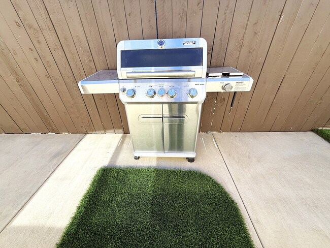 Building Photo - 451 E Lincoln Ave