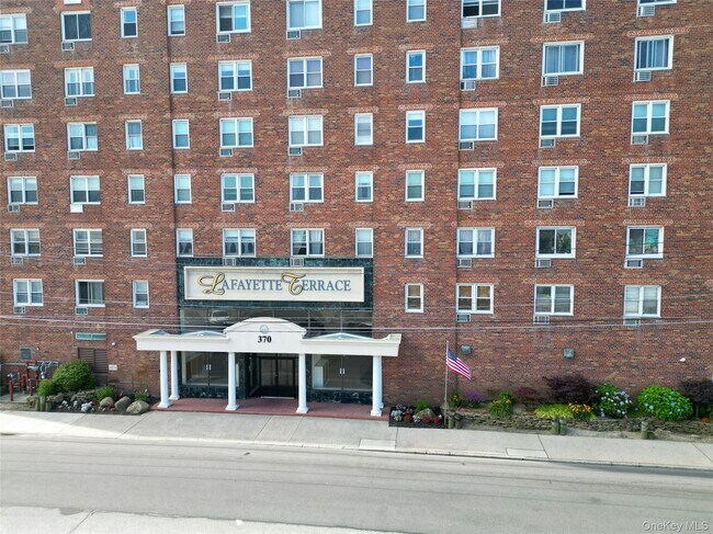 Building Photo - 370 W Broadway
